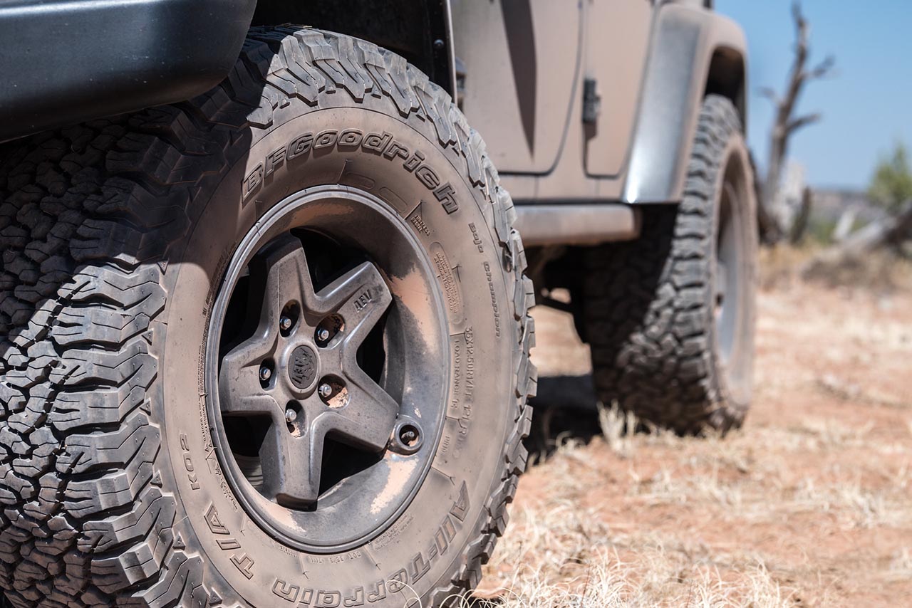 AEV Pintler wheels mounted on a Jeep at a stop