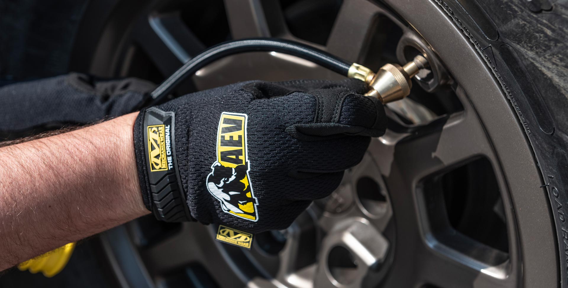 https://www.aev-conversions.com/wp-content/uploads/2018/12/aev-work-gloves-by-mechanix-5.jpg